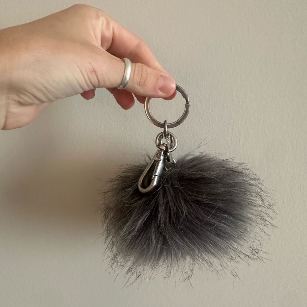 Halogen Grey faux fur puff key chain - Picture 2 of 4